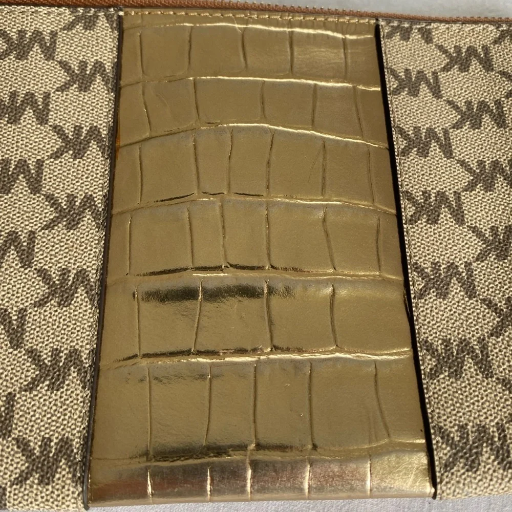 Michael Kors Beige/Gold Croc Embossed Leather and MK Canvas Wristlet Clutch. 10” - Picture 12 of 15